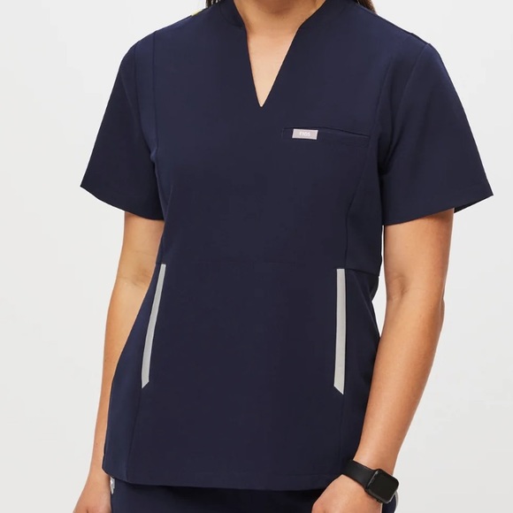 Figs Slim Odesa Scrub Top - Picture 2 of 3